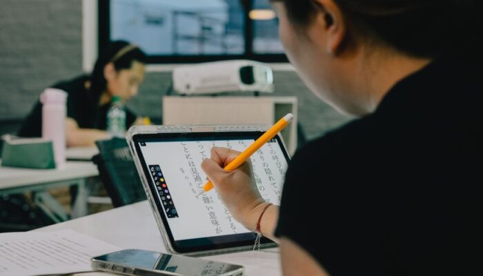 Grammarly vs ProWritingAid: Which Writing Assistant Saves Students More Time? (2026)